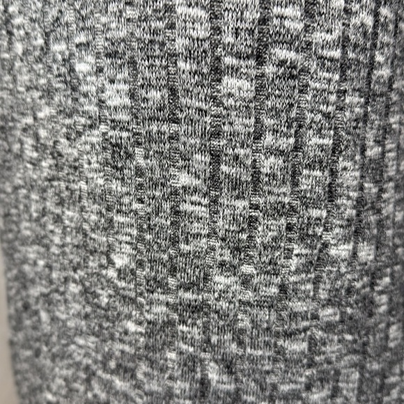 Abercrombie & Fitch Women’s Medium Ribbed Knit Long Sleeve Stretch Scoop Hem Top - Picture 5 of 7